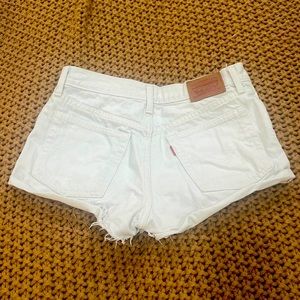 LEVI STRAUSS & CO white cut off button fly shorts size 26